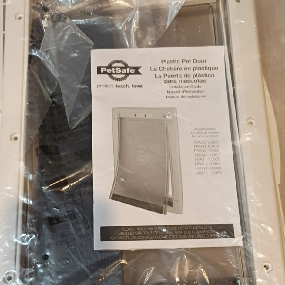 PetSafe Plastic Pet Door - White and Clear